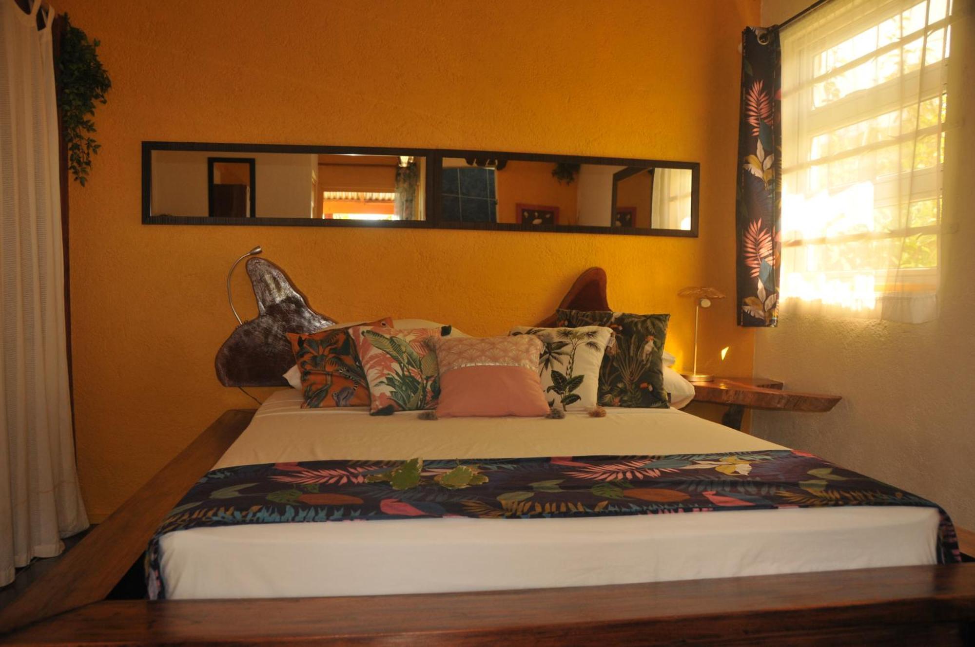 Mango Island Lodges Saint Joseph Экстерьер фото