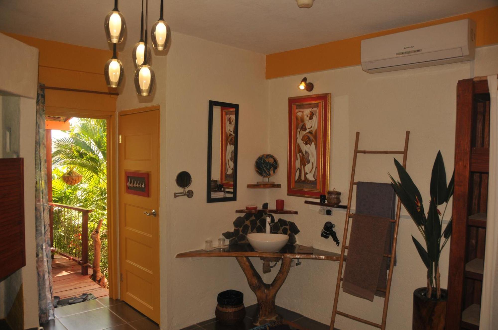 Mango Island Lodges Saint Joseph Экстерьер фото