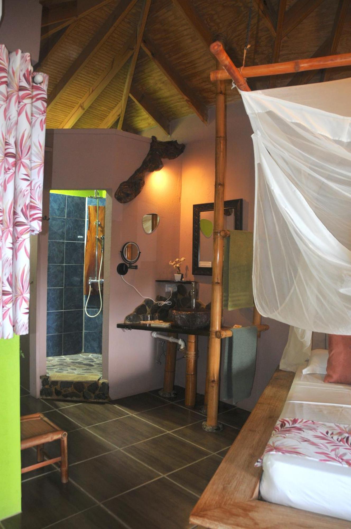 Mango Island Lodges Saint Joseph Экстерьер фото