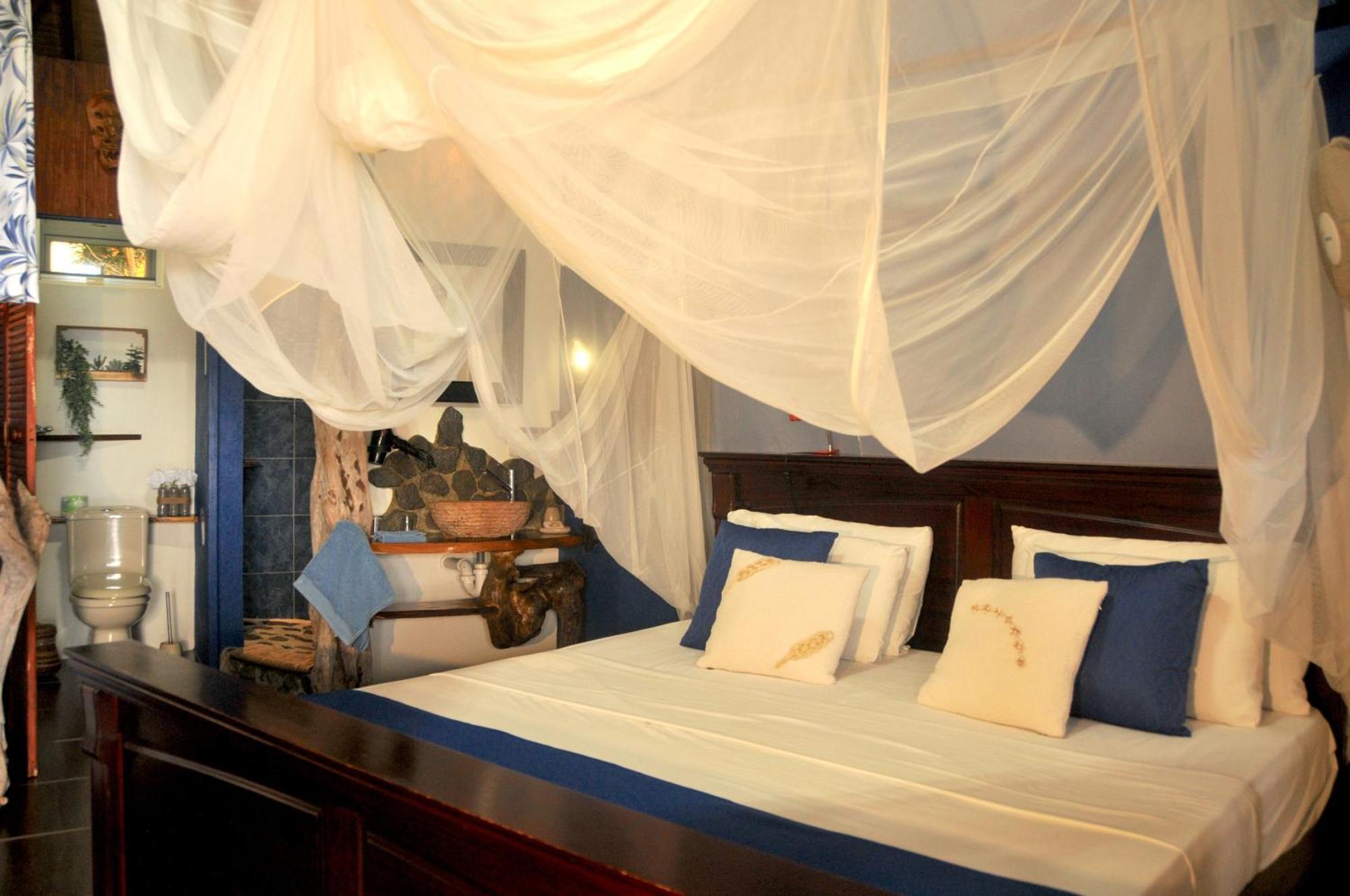 Mango Island Lodges Saint Joseph Экстерьер фото
