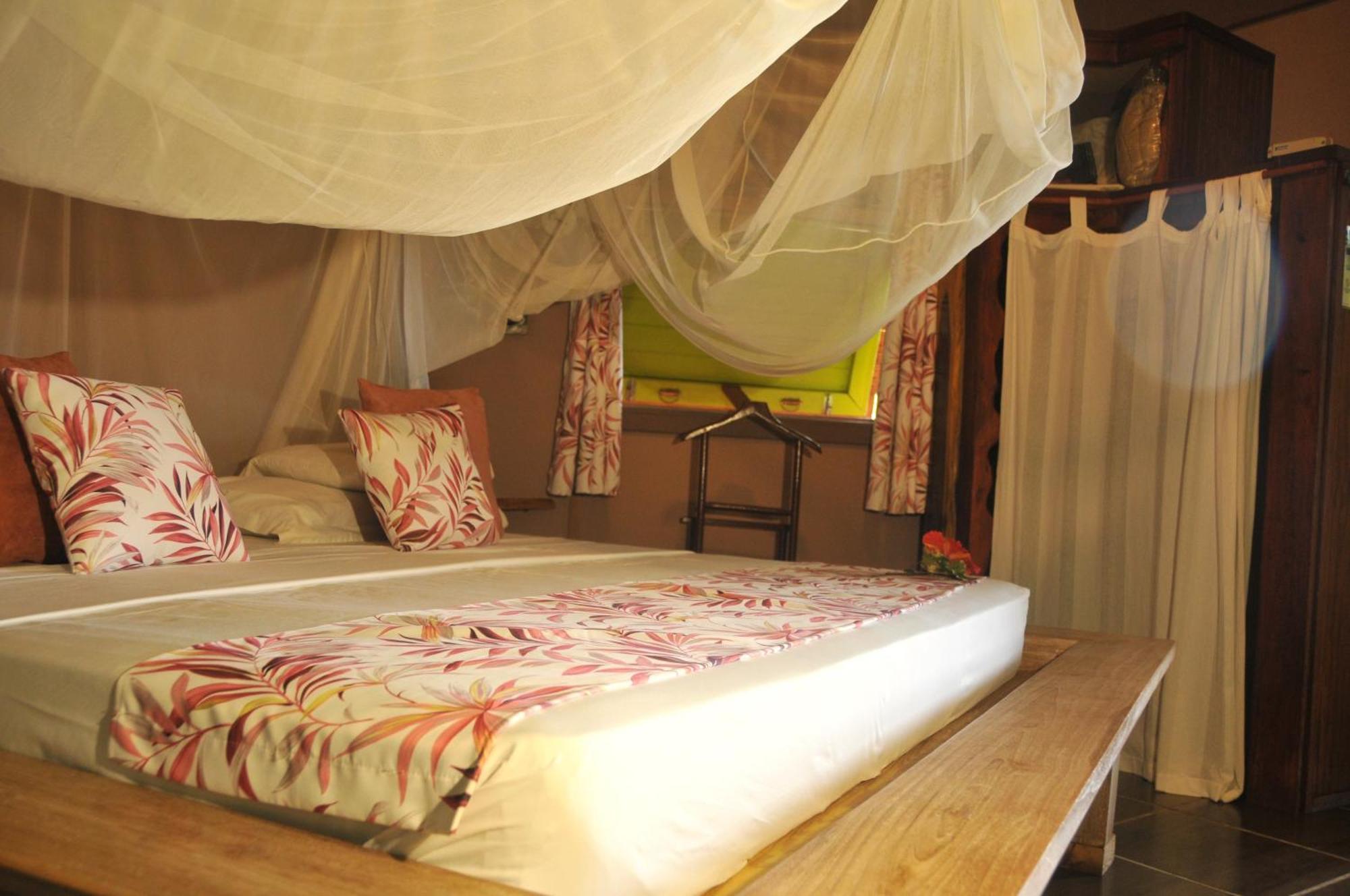 Mango Island Lodges Saint Joseph Экстерьер фото